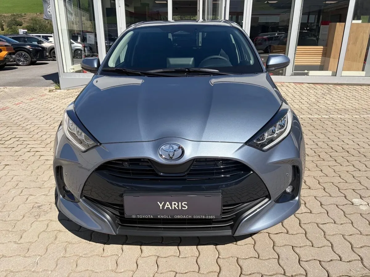 Toyota Yaris photo 2