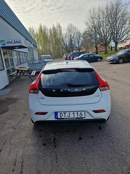 Volvo V40 2015 photo 2