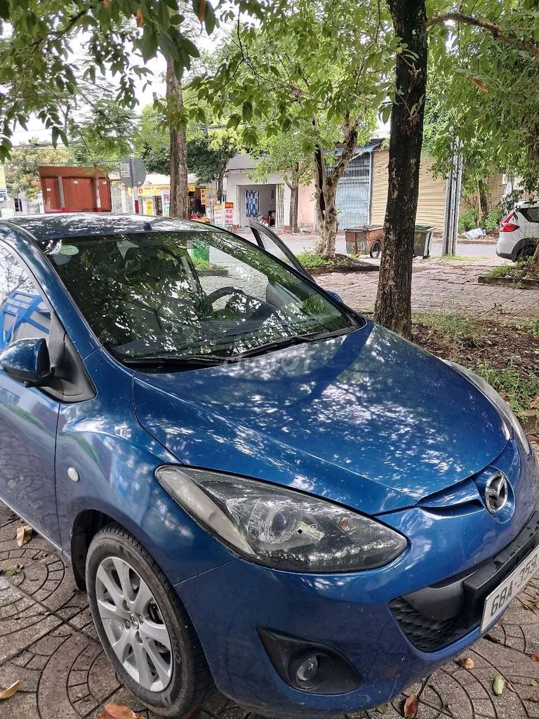 Mazda 2 2013 photo 3