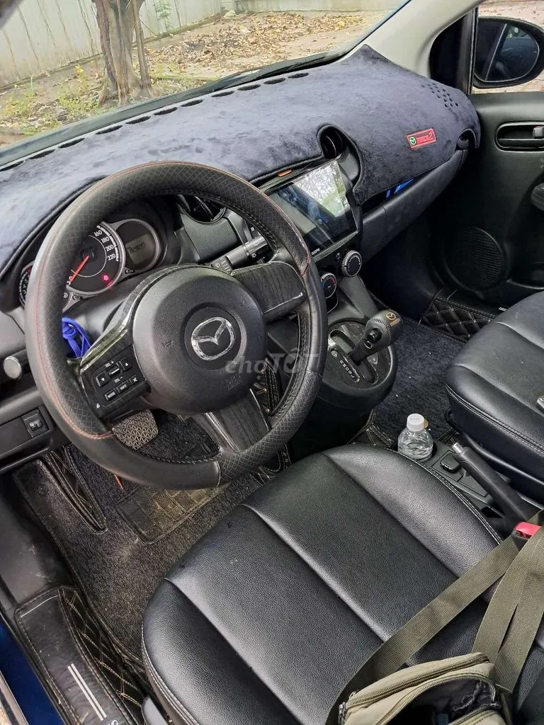 Mazda 2 2013 photo 4