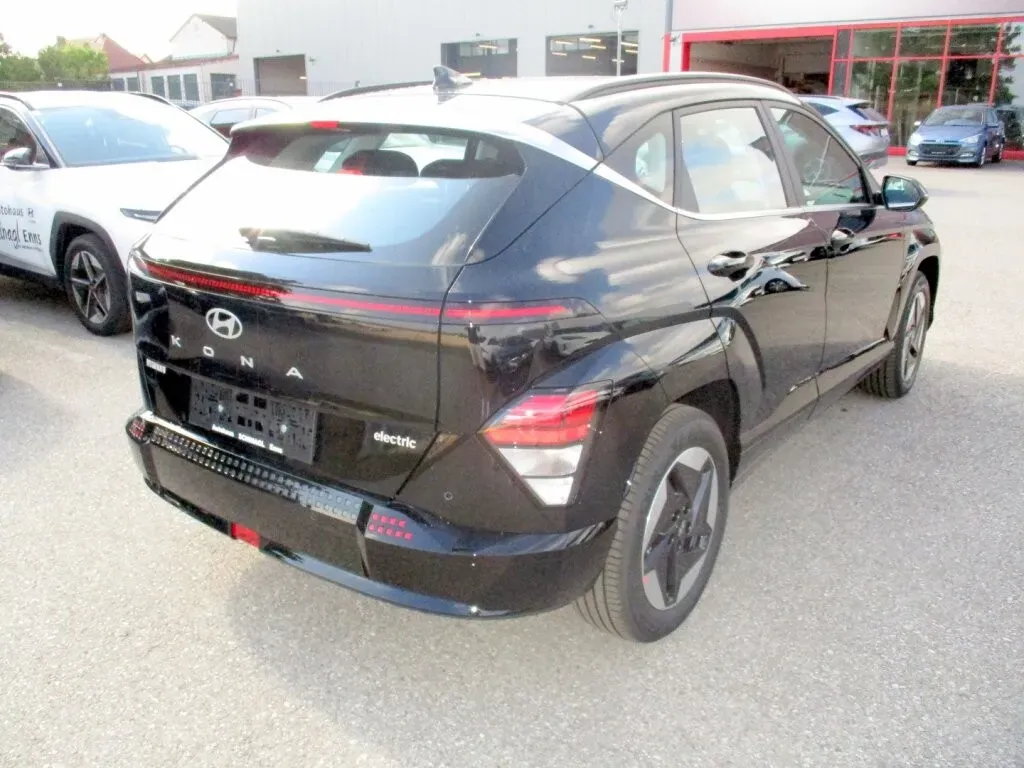 Hyundai Kona photo 3