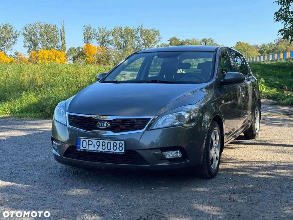 Kia Ceed 2011 photo 3
