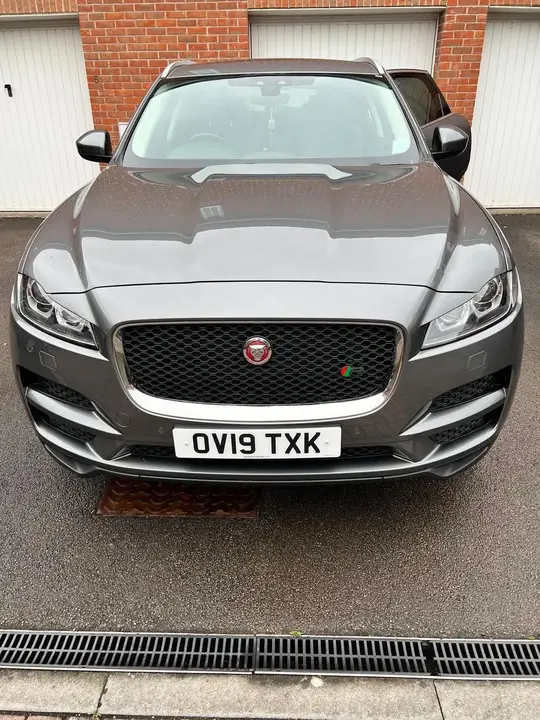 Jaguar F-Pace 2019 photo 2