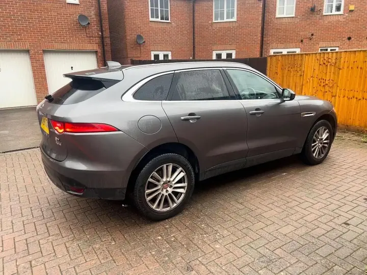 Jaguar F-Pace 2019 photo 5