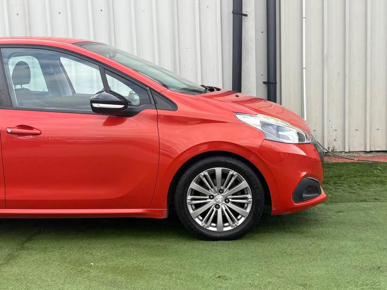 Peugeot 208 2015 photo 4