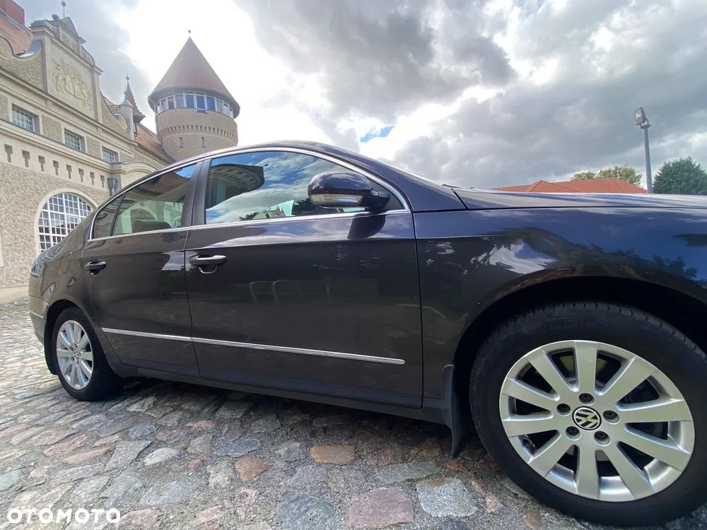 Volkswagen Passat 2010 photo 4