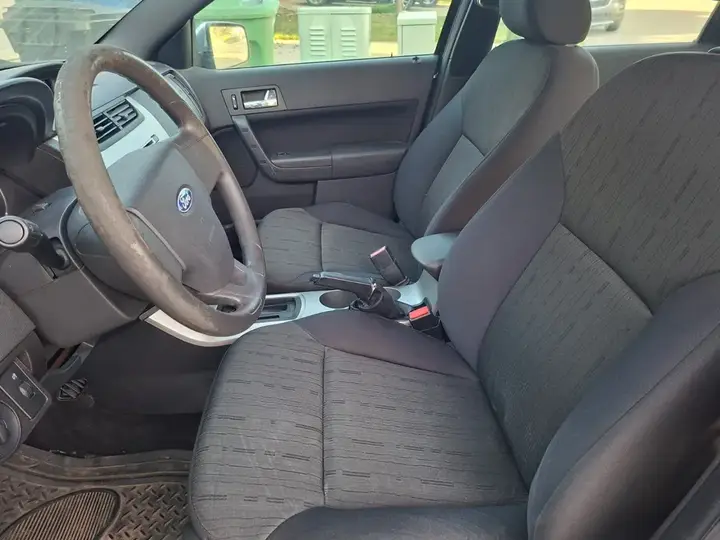 Ford Focus 2011 photo 2
