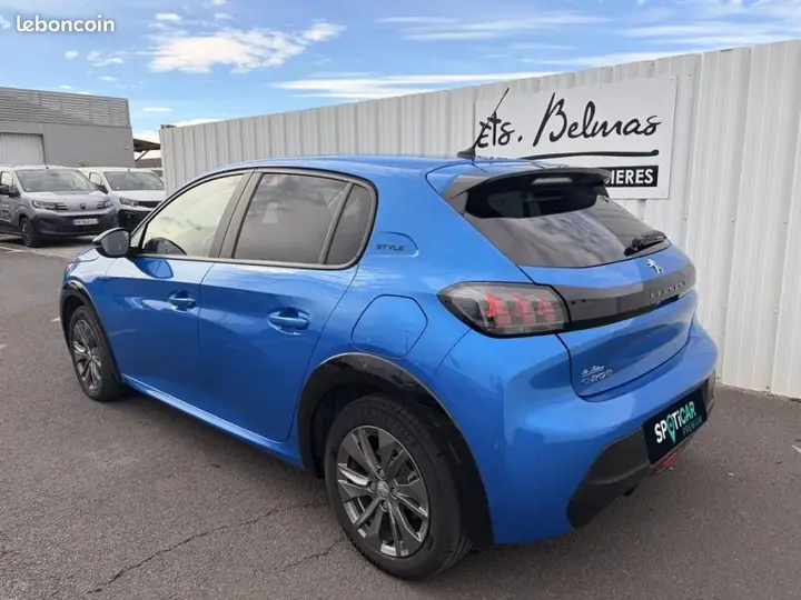 Peugeot 208 2023 photo 4
