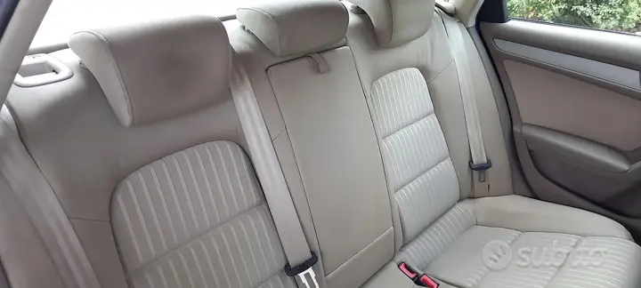Audi A4 2010 photo 2