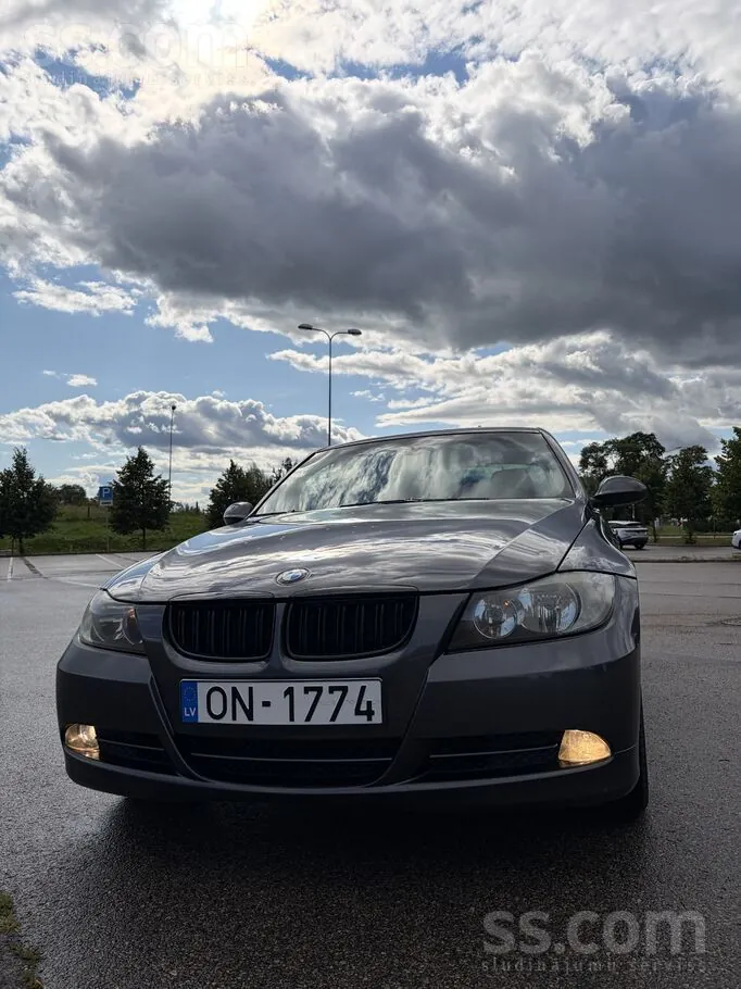 BMW 318 2008 photo 3