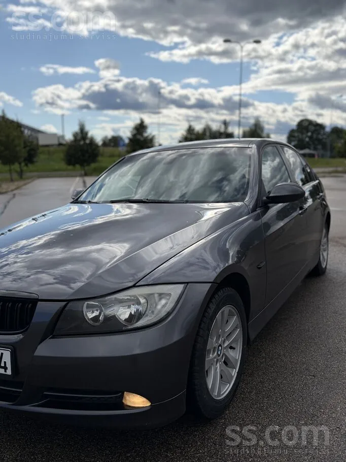 BMW 318 2008 photo 4