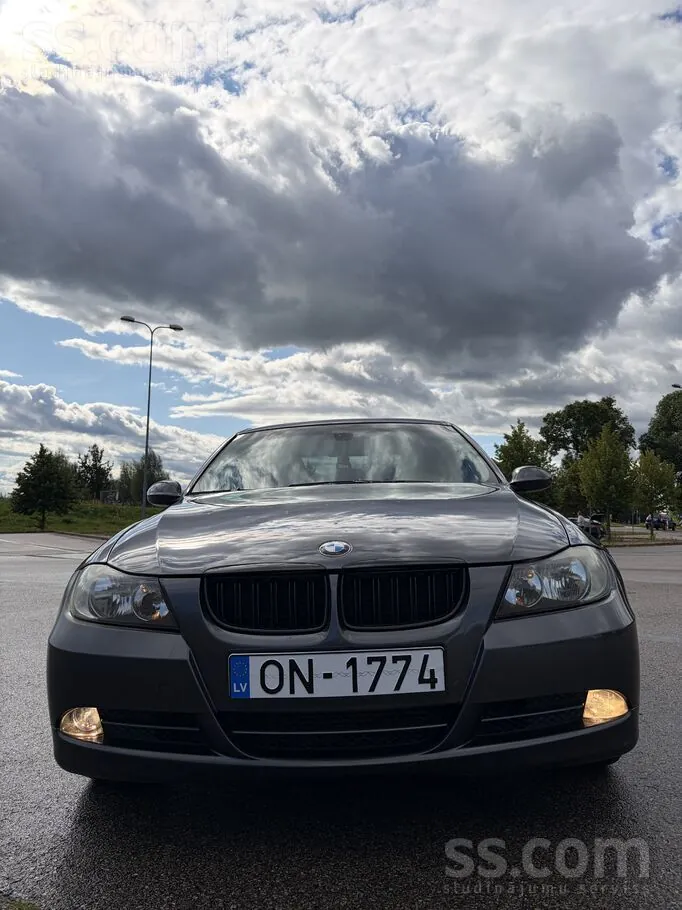 BMW 318 2008 photo 2