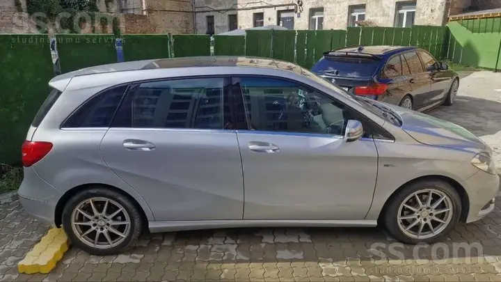 Mercedes-Benz B180 2011 photo 4