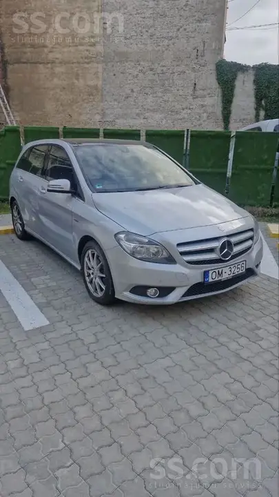 Mercedes-Benz B180 2011 photo 2