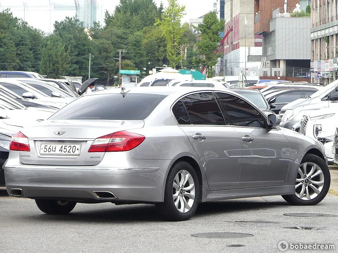 Hyundai Genesis 2012 photo 3