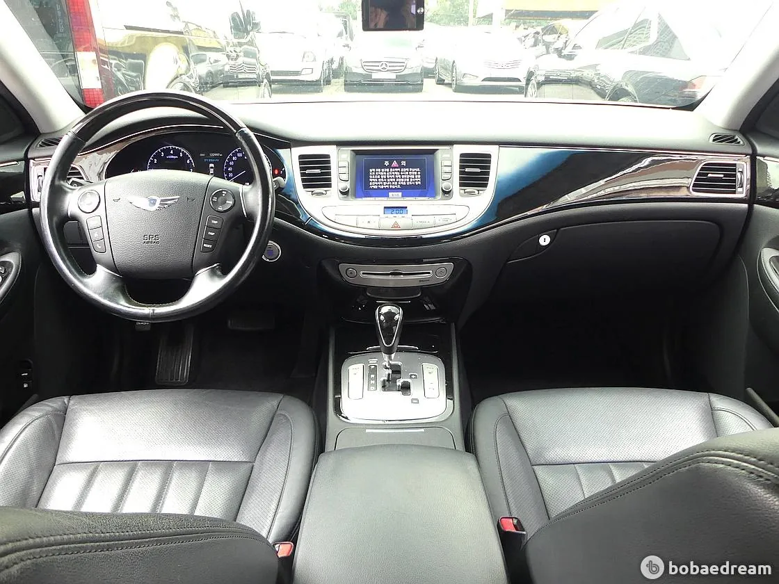 Hyundai Genesis 2012 photo 4
