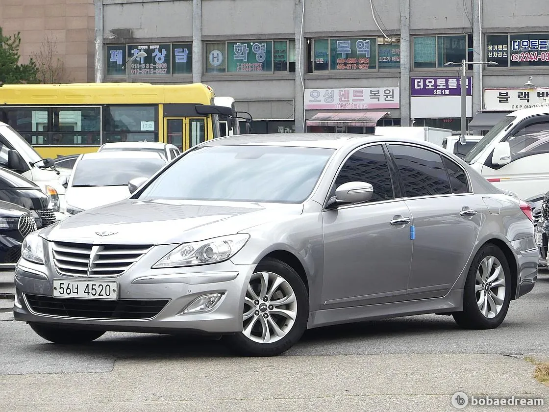 Hyundai Genesis 2012 photo 2
