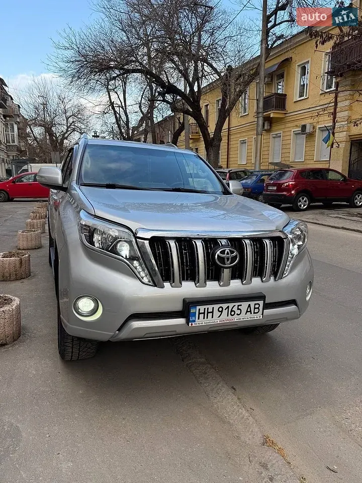Toyota Land Cruiser Prado 2013 photo 2