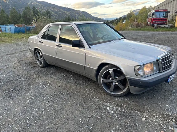 Mercedes-Benz 190 E 1990 photo 3
