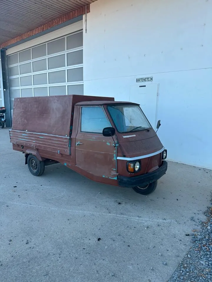 Piaggio Ape Vespa Car P2