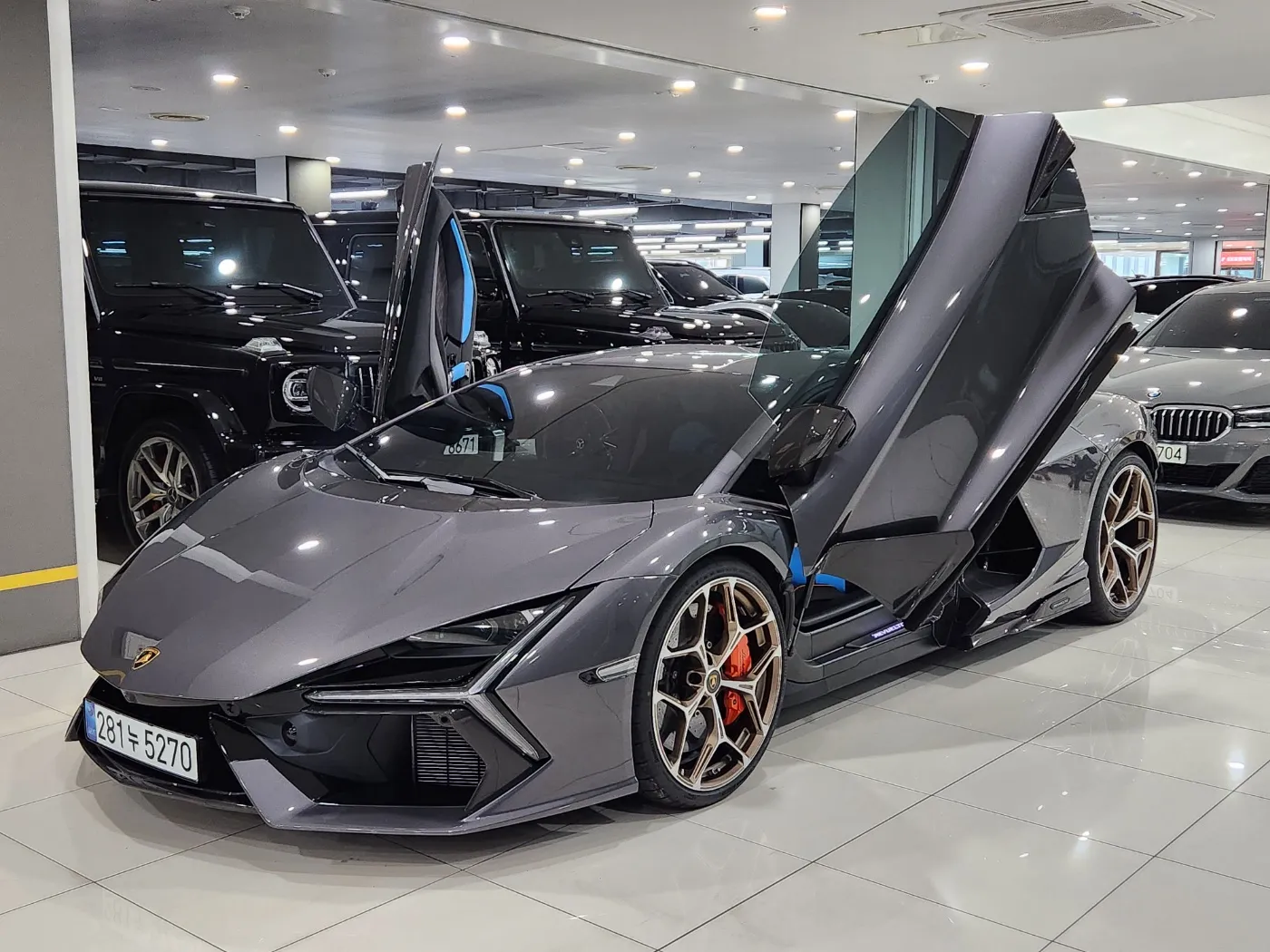 Lamborghini Revuelto