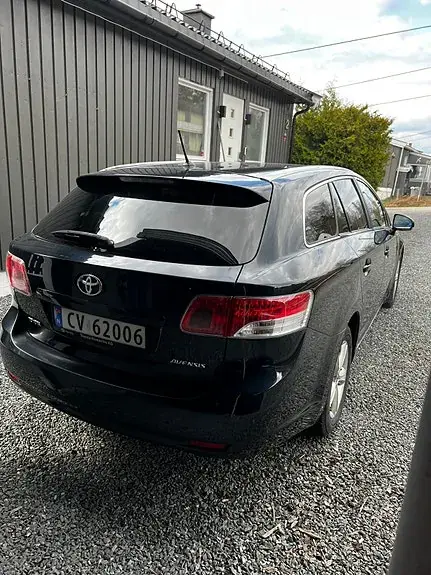 Toyota Avensis 2011 photo 4