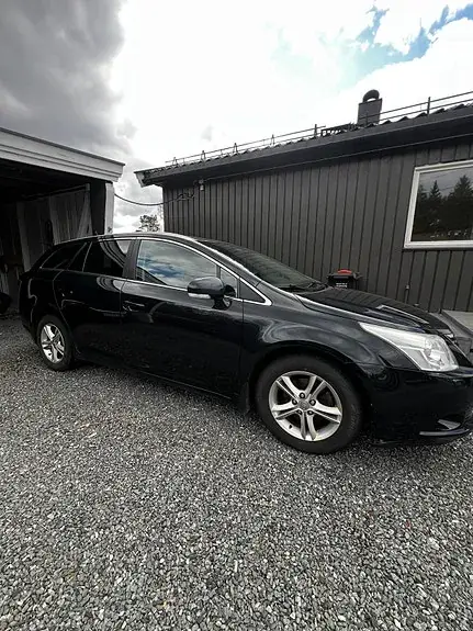 Toyota Avensis 2011 photo 2