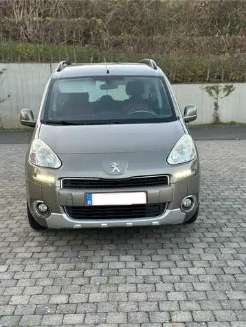 Peugeot Partner Tepee 2014 photo 2