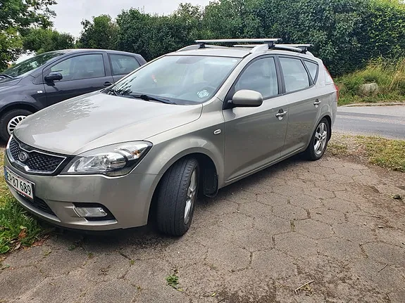 Kia Ceed 2012 photo 2
