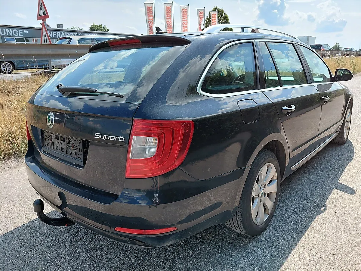 Skoda Superb 2012 photo 3