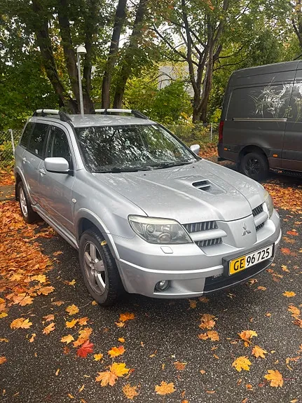 Mitsubishi Outlander 2005 photo 2