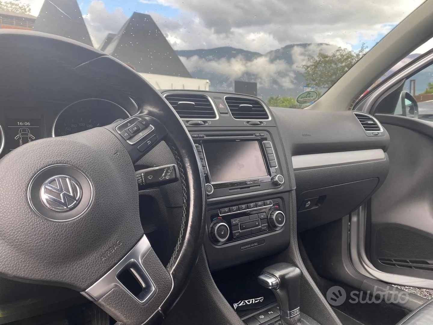 Volkswagen Golf 2010 photo 4