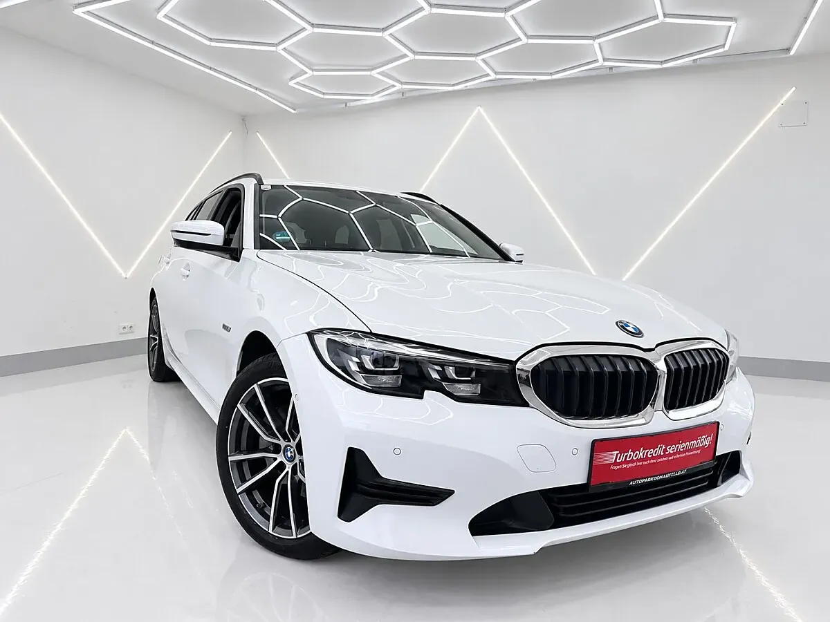 BMW 3 Series 2022 photo 3