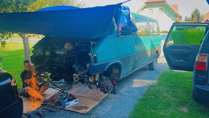Volkswagen T4 1995 photo 2