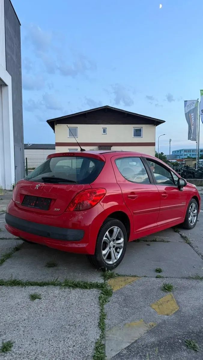 Peugeot 207 2009 photo 3