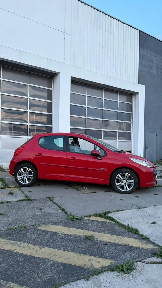Peugeot 207 2009 photo 2