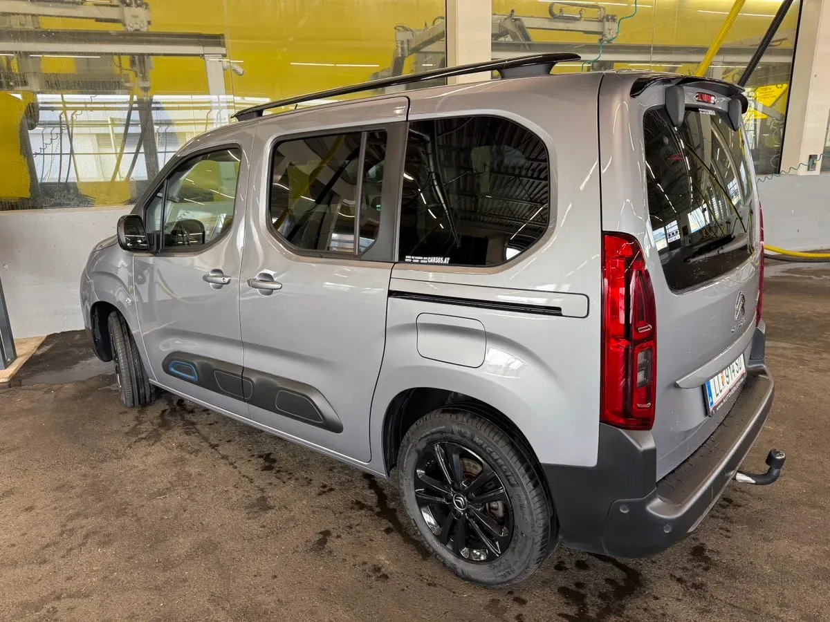 Citroen Berlingo 2023 photo 2