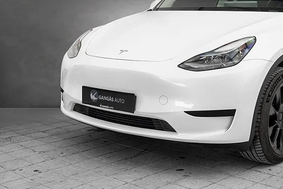 Tesla Model Y 2025 photo 2