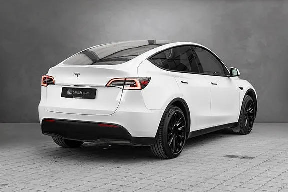 Tesla Model Y 2025 photo 5