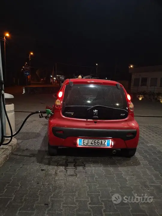 Peugeot 107 2011 photo 2