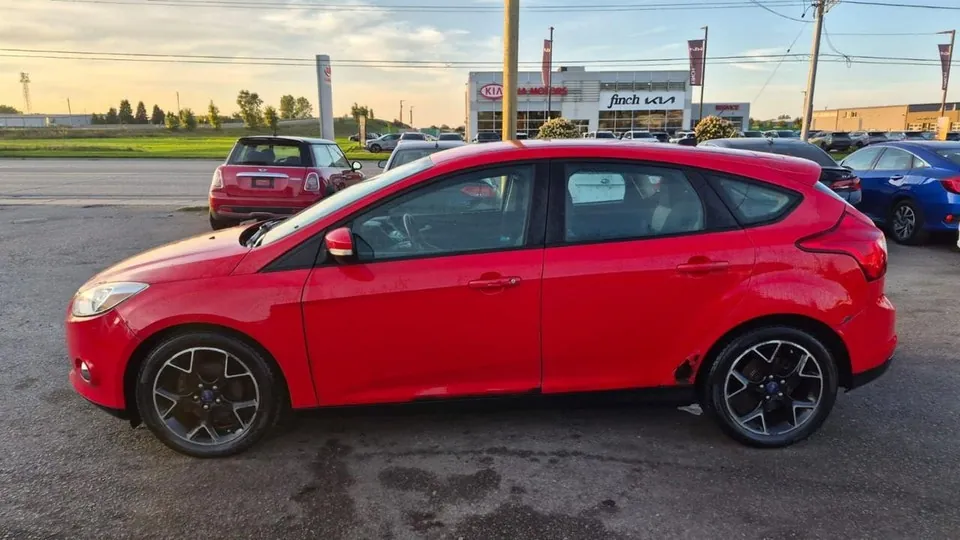 Ford Focus 2012 photo 2
