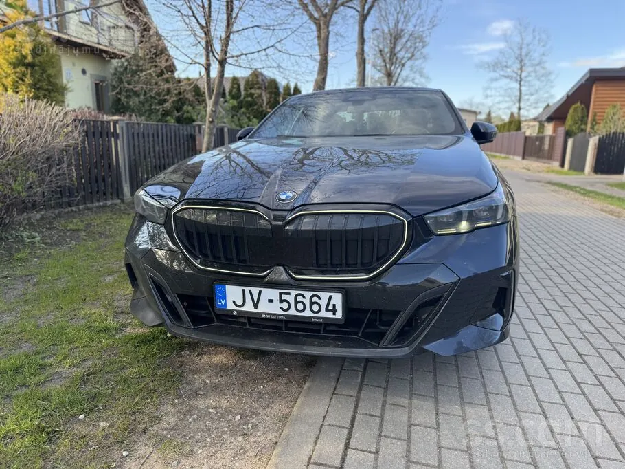 BMW 520D 2024 photo 2