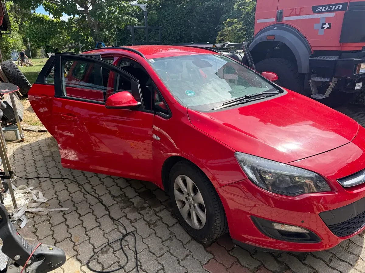 Opel Astra 2014 photo 3