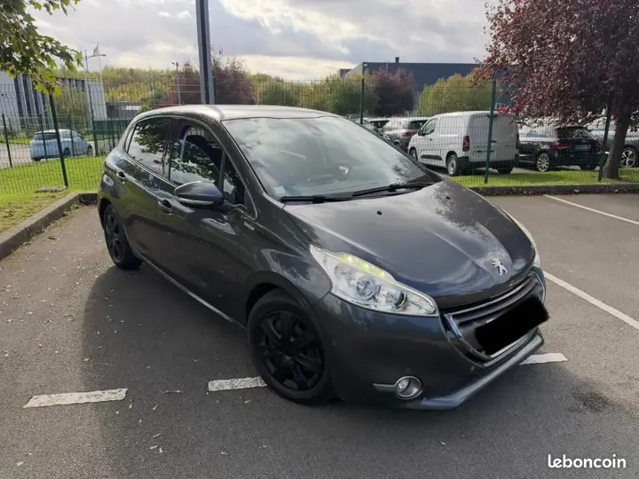 Peugeot 208 2013 photo 2