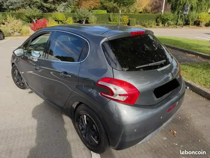 Peugeot 208 2013 photo 4