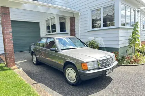 Mercedes-Benz 190 E
