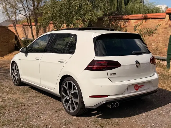 Volkswagen Golf 2018 photo 2