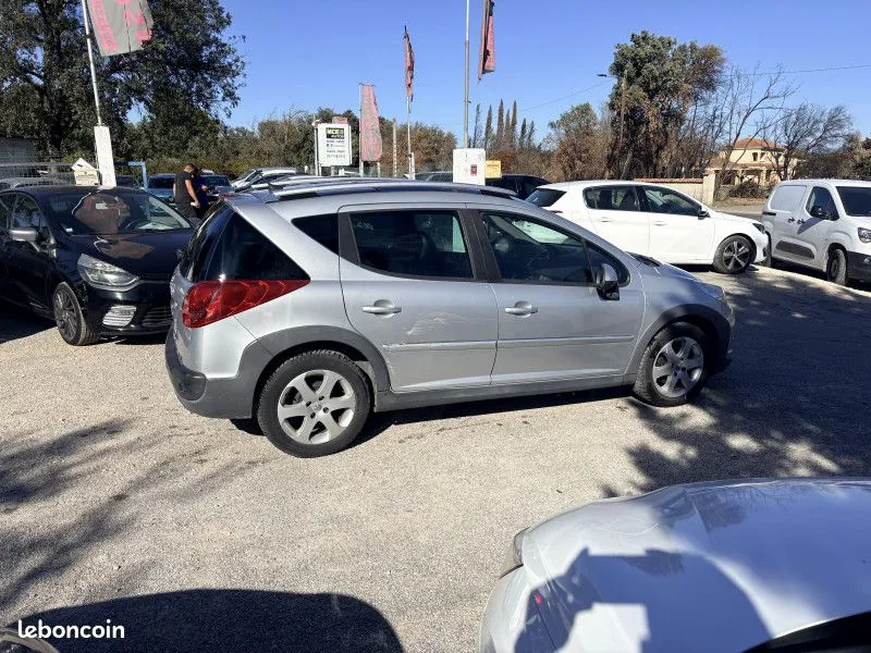 Peugeot 207 2012 photo 4