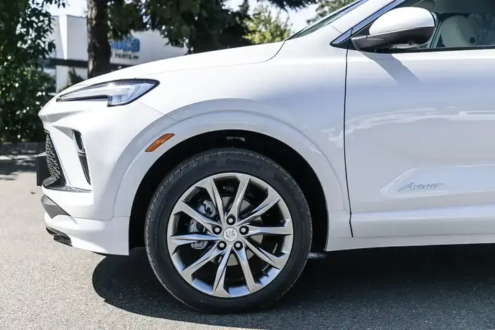 Buick Encore 2026 photo 2