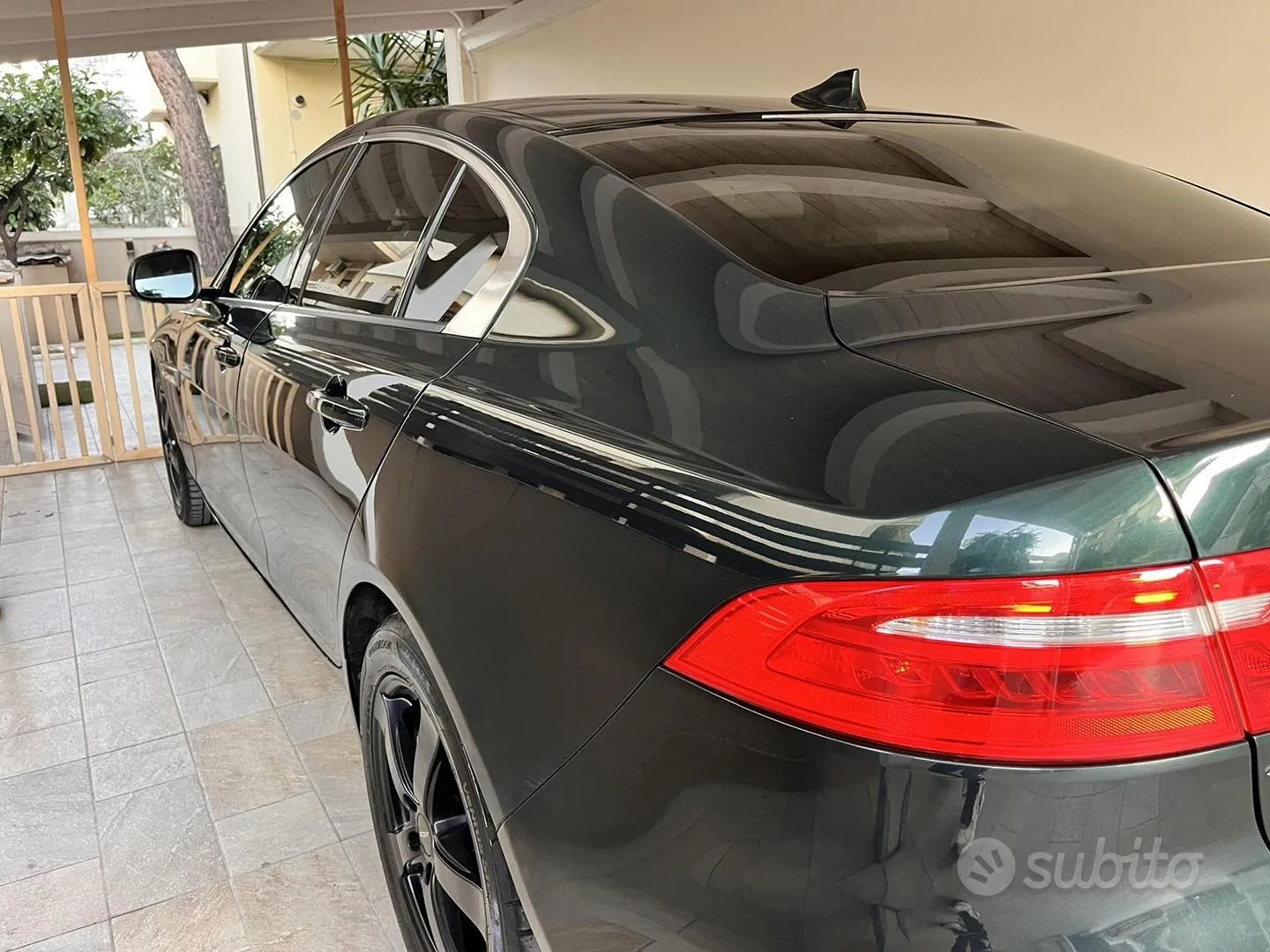 Jaguar Xe 2015 photo 3